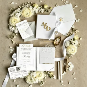 Luxury White Velvet Wedding Invitation Booklet Kit Custom Gold Monogram Acrylic Invite Cards RSVP Cards Wax Seal Envelope
